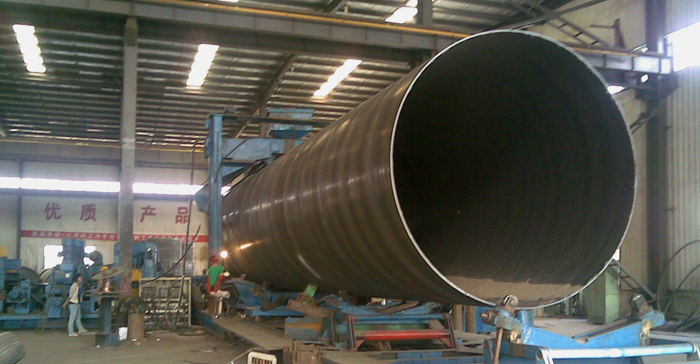 大口径螺旋焊接钢管生产现场